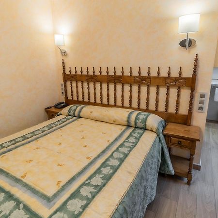 Hostal Santo Domingo De Silos Luaran gambar